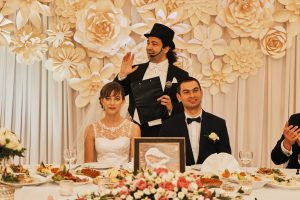 przedstawienie gośći