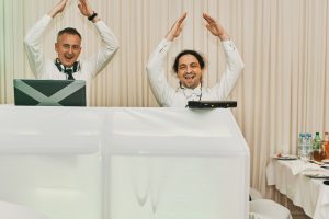 YMCA tańczą DJ i wodzirej